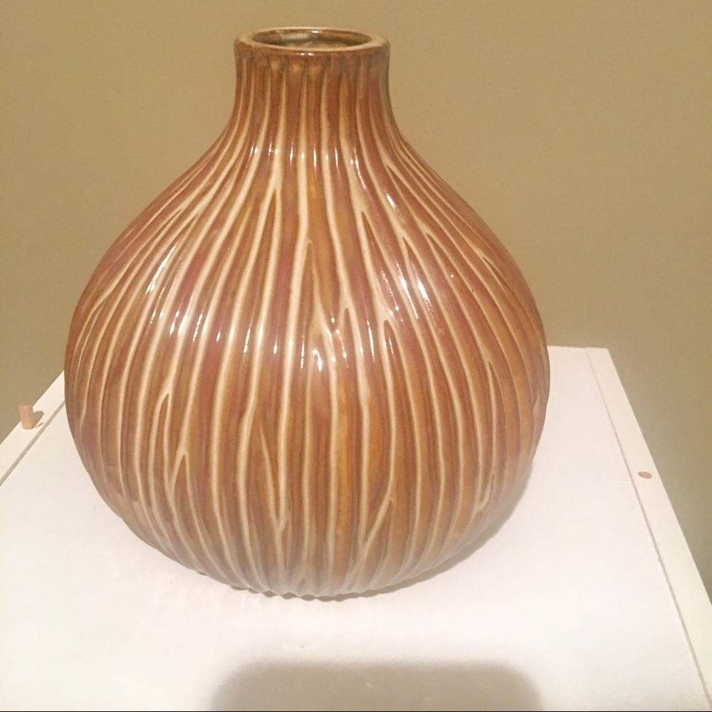 New Without Tag Brown Short Accent Decorative Vase